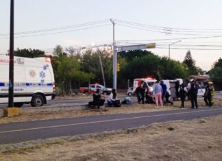 Volcadura de camioneta de trasporte de personal en León, dejo un saldo de cinco lesionados.