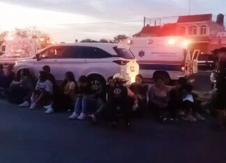 Choque entre una unidad de transporte de personal y un tráiler, dejo un saldo de 40 lesionados en Purísima del Rincón.