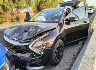 Choque entre dos camionetas en la carretera Salvatierra – Celaya, dejo un saldo de cuatro personas lesionadas.