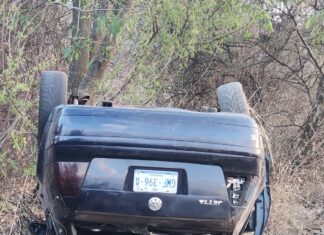 Volcadura deja 3 lesionados en Moroleón