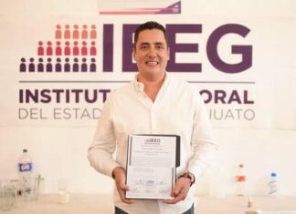 Israel Mosqueda Gasca, recibió la constancia de mayoría que legalmente lo acredita como Presidente Municipal electo de Valle de Santiago.