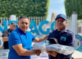 El Presidente Municipal Lupe Paniagua, entregó una dotación de nuevos uniformes a elementos de la Policía Municipal.