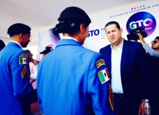 El Gobernador de Guanajuato, Diego Sinhue Rodríguez Vallejo, encabezo la ceremonia de imposición de insignias a alumnos del Bachillerato Bivalente Militarizado.