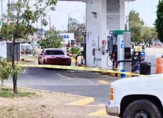 Una mujer que cargaba gasolina fue atacada a balazos; resultó grave en León.