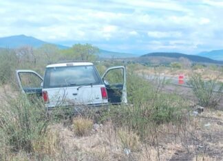 Un hombre resultó ileso después de volcar con la camioneta que conducia en Salvatierra.