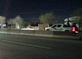 Policía de Celaya aseguran vehículo blindado que momentos antes atacó la comandancia en la comunidad de Rincón de Tamayo.