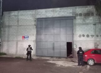 Policía de Celaya aseguró una bodega con varios tractocamiones con reporte de robo.