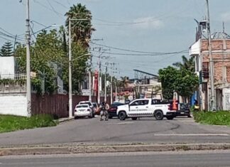 Detienen a varios sujetos y aseguran una camioneta después de una persecución en Celaya.