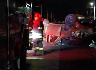 Un muerto y un lesionado fue el saldo de una Volcadura en el fraccionamiento El Puente en Celaya.