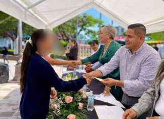 Lupe Paniagua, Presidente Municipal y el H. Ayuntamiento 2021-2024 entregaron estímulos educativos por su desempeño académico a 144 estudiantes de nivel primaria, secundaria y media superior.