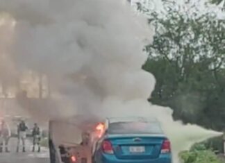 Localizan los cuerpos calcinados de dos personas al interior de un vehículo incendiado en Celaya.