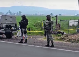 Una pareja que viajaba en una motocicleta fue asesinada a balazos en la carretera estatal Salamanca – La Ordeña.