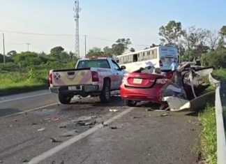 Un muerto y 21 lesionados en un choque entre un auto particular y un autobús de transporte de personal en Salamanca.