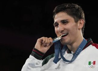Marco Verde le da la medalla de plata a México en boxeo en los olímpicos de París.