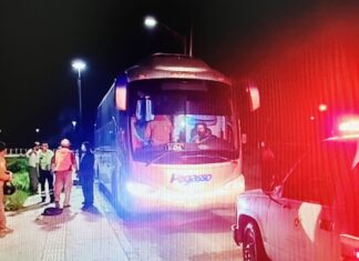 Migrantes son agredidos por autoridades federales en Puerto Interior en León; hubo disparos, un mejor resultó herido.