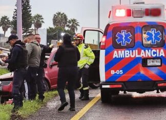 Dos elementos de las FSPE resultaron lesionados después de accidentarse en la carretera federal Penjamo- Abasolo.