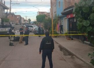Un hombre fue ejecutado al interior de una peluquería en plena zona centro de Jaral del Progreso.