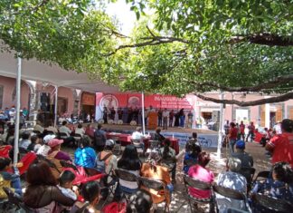 Antorchitas abarrotan plaza principal de Valle de Santiago