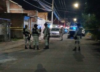 Un hombre fue asesinado a balazos en la puerta de su domicilio en la colonia Arboledas de San Rafael, en Celaya.