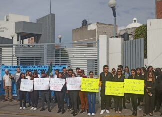 Se manifiestan en contra de la reforma judicial en los juzgados de Uriangato.