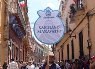 Santiago Maravatío, presente en el Desfile de Renovación del Fuego Simbólico de la Independencia de México,