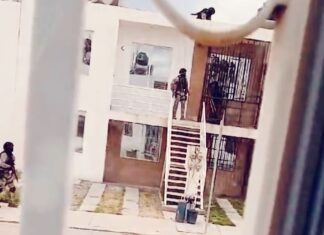 Sujetos armados agreden a balazos a ministeriales cuando cumplimentaban una orden de aprehensión.