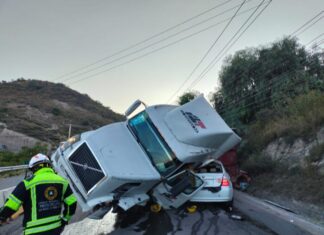 Choque múltiple en la carretera de San Miguel de Allende, cobra una vida y deja varios heridos