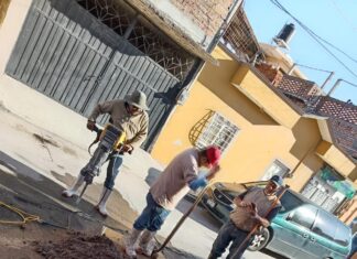 SMAPAS repara fugas de agua en la Zona Centro de Salvatierra