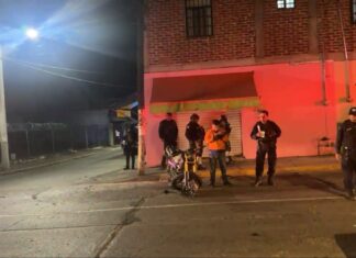 Choque entre dos motocicletas dejo un saldo de dos hombres gravemente lesionados.