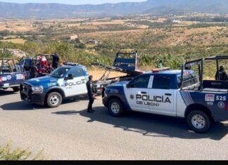 Robo con violencia de una camioneta en la colonia hacienda Arriba, en León, alerto a las corporaciones de seguridad; hay tres detenidos.