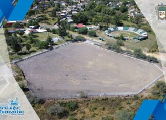 Avanzan trabajos de rehabilitación del campo de béisbol en la comunidad de Ojo de Agua de la Yerbabuena, en Santiago Maravatío.