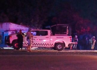 Unidad de la Guardia Nacional de impacta con camión sin luces que intentaba ingresar a una comunidad en la carretera Cortázar – Jaral del Progreso.