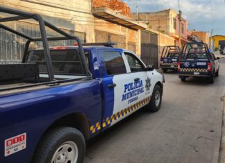 Atacan a dos hombres a balazos en la Prolongación Marinero en Yuriria; uno murió al recibir atención médica.