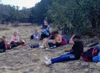 Rescatan en helicóptero a una familia en San Martín de Terreros; entre ellas a una mujer enferma.