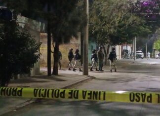 Un hombre fue atacado a balazos en la colonia Del Bosque en Celaya; fue trasladado en estado crítico para su atención médica.