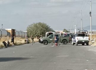 Un hombre fue asesinado en el vehículo que conducia en la colonia Las Insurgentes, en Celaya.