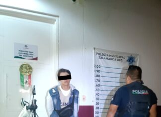 POLICÍA MUNICIPAL DE SALAMANCA RECUPERA MOTOCICLETA CON REPORTE DE ROBO.