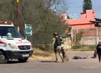 Ataque armado a dos hombres que viajaban en una motocicleta dejo un saldo de un muerto y un herido, en Salamanca.