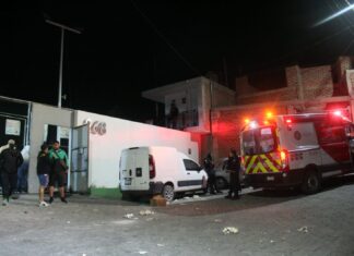 Estallido de pirotecnia en un partido de fútbol en León, dejo un saldo de seis personas heridas; dos graves.