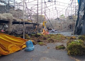 Setenta puestos consumidos por el fuego en incendio del Tianguis Navideño en Celaya.