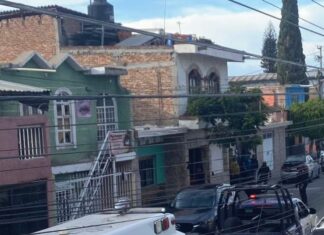 Un hombre fue asesinado a balazos cuando caminaba por la calle Rosa de la colonia Valle Hermoso, en Celaya, la tarde de este sábado.