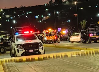 Policía investigador del grupo sombra, fue asesinado a balazos e el vehículo en la colonia León II.