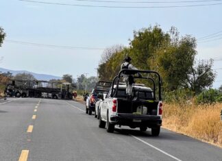 La ola de violencia que afecta a la región del sur de Guanajuato, se extendió este viernes a la carretera Yuriria – Salvatierra.