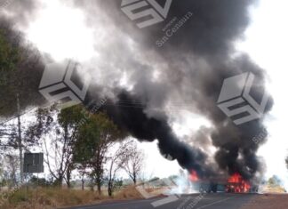 Incendian camiones y vehículos en Salvatierra y Valle tras abatimiento de presuntos sicarios en Yuriria.