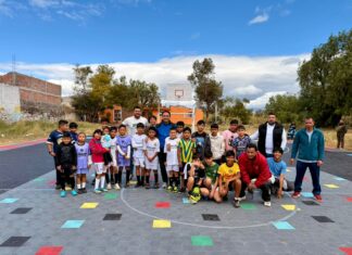 Rehabilitación de espacios públicos en Salvatierra: Entregan cancha en la colonia División del Norte
