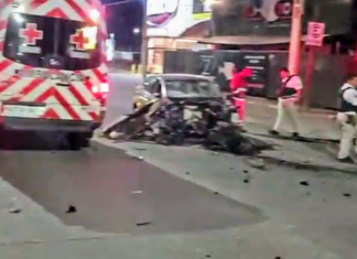 Un hombre murió al impactar el vehículo que conducia con un negocio en la Avenida Faja de Oro en Salamanca.