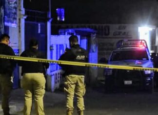 ENFRENTAMIENTO ENTRE CIVILES ARMADOS Y POLICIAS, EN APASEO EL ALTO; DEJO UN SALDO DE CUATRO MUERTOS; DOS POLICIAS Y DOS CIVILES .