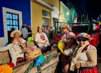 Se realiza con éxito el tradicional desfile de carros alegóricos