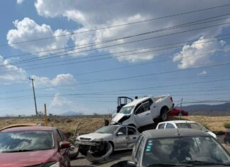 Carambola entre ocho vehículos en la carretera Salvatierra – Celaya; no se registraron lesionados ni decesos.