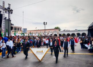 Salvatierra participa en el desfile por el 421 aniversario de Uriangato